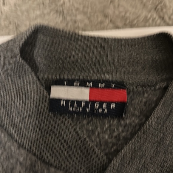 I am selling a vintage Tommy Hilfiger made in USA sweatshirt! - Picture 2 of 4
